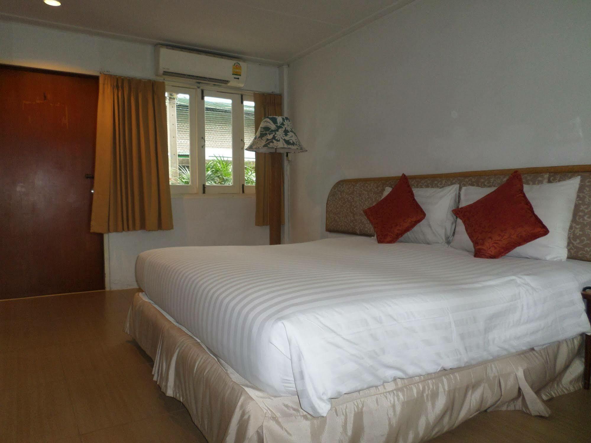 Nautical Inn Pattaya Esterno foto