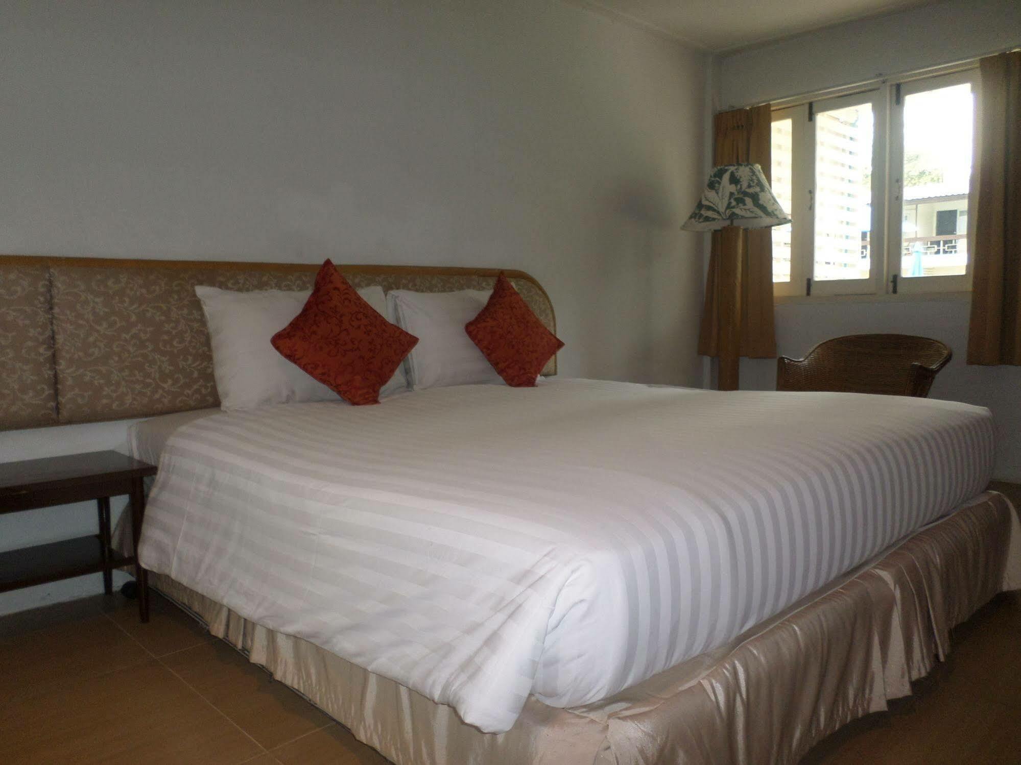 Nautical Inn Pattaya Esterno foto
