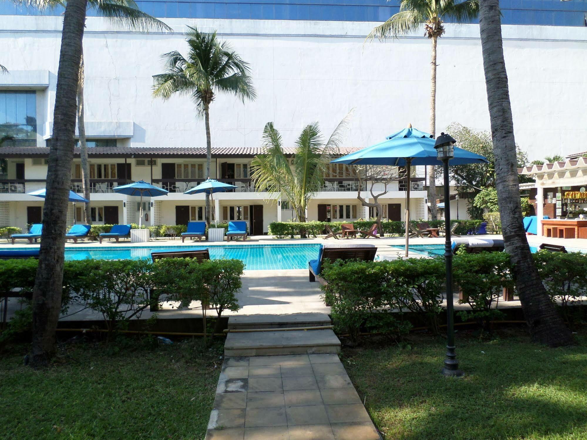 Nautical Inn Pattaya Esterno foto