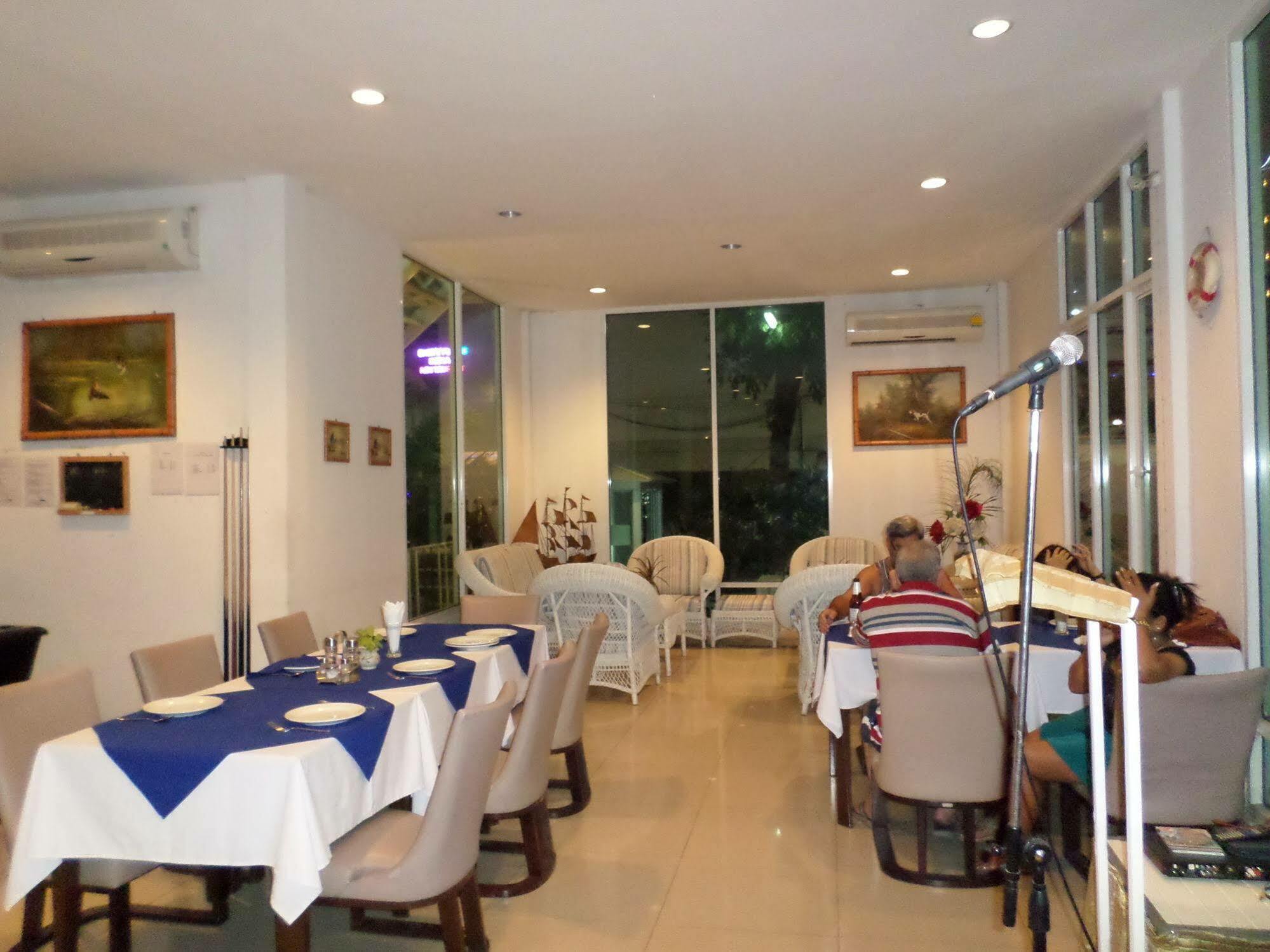 Nautical Inn Pattaya Esterno foto