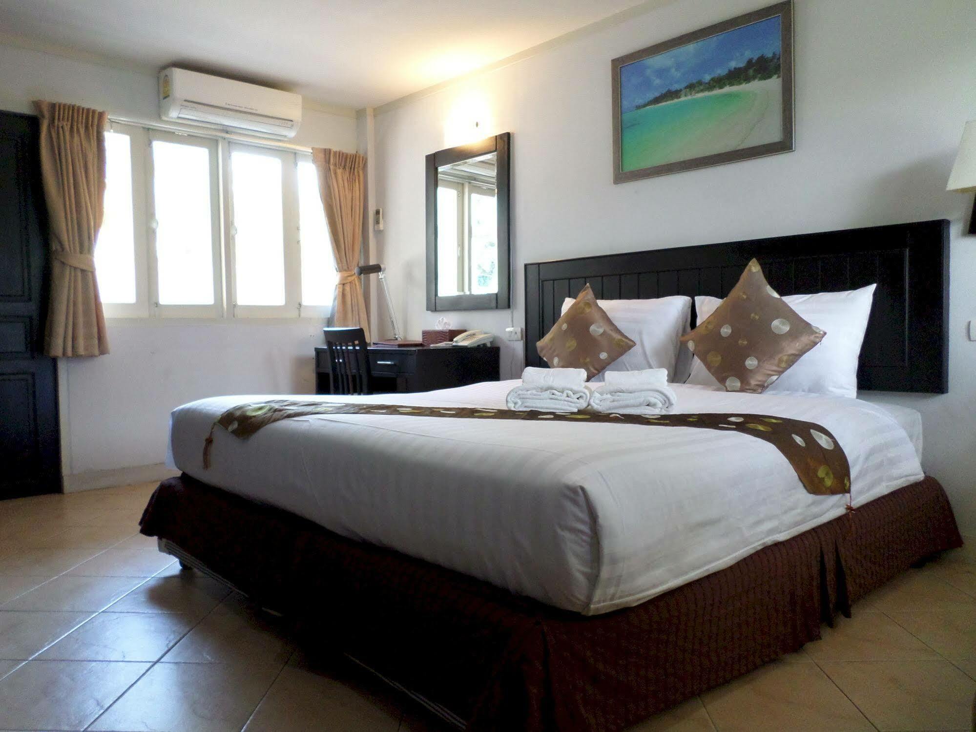 Nautical Inn Pattaya Esterno foto